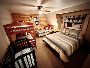 It's a Hoot - Sleeps 5, Queen bed, bunk, twin and also has porta crib.  Upstairs