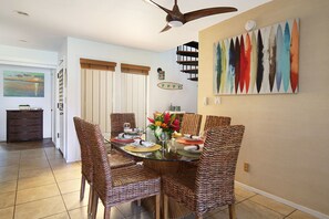 Dining Area - Manualoha 701