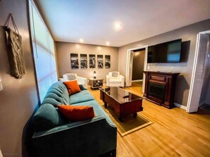 Main living room. (1)