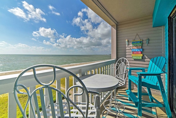 Corpus Christi Vacation Rental | 1BR | 1BA | 420 Sq Ft | Step-Free Entry