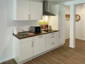 Comptoir, Cabinetry, Cuisine, Bâtiment, Cuisinière, Appareil De Cuisine, Tiroir, Bois, Électroménager, Design Intérieur