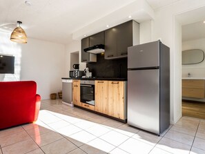 Cabinetry, Møbel, Countertop, Bygning, Komfur, Træ, Indretning, Køkken Apparat, Husholdningsapparat, Køkken