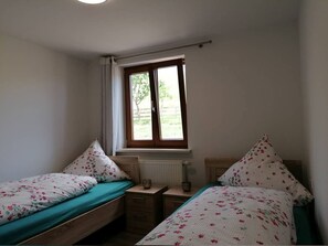 Ferienwohnung Bergwiese, 75qm, 2 Schlafzimmer, Wohn-/Schlafzimmer, Terrasse, max. 5 Personen