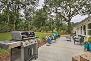 Patio | Gas Grill | Cushioned Seating