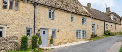 Manor Farm Cottage - StayCotswold