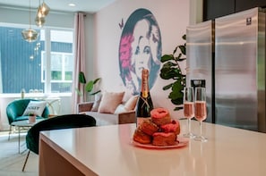 Escape to this chic Nashville oasis for a glam getaway! Sip bubbly and indulge in treats in a stylish space perfect for bachelorette parties or family reunions. Enjoy a cozy atmosphere and vibrant decor for unforgettable memories in Music City!