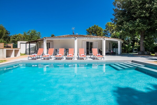 Haus mit Pool und Grill in der Nähe vom Strand in Mallorca