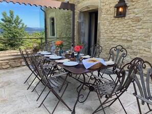 salle à manger extérieure pour 16 personnes