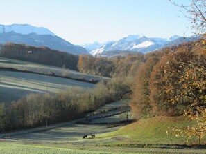 montagnes de la vallée d'Ossau vues depuis la ferme Marty.