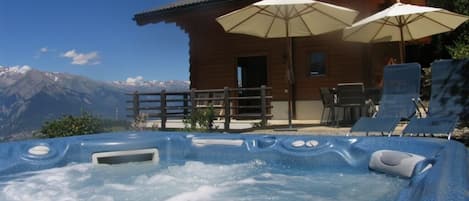 Great experience, this large jacuzzi in the garden