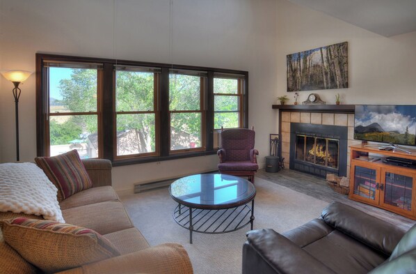 Comfortable Living Area with Fireplace and TV