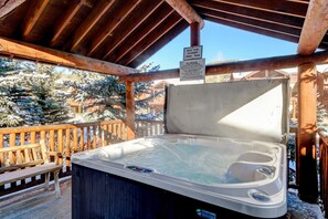 Large 6 person community hot tub