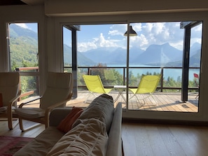 La terrasse vue depuis le séjour