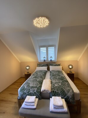 Schlafzimmer 1