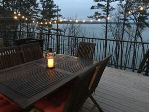 A deck the length of the house with gorgeous lake views & outdoor dining for 8.