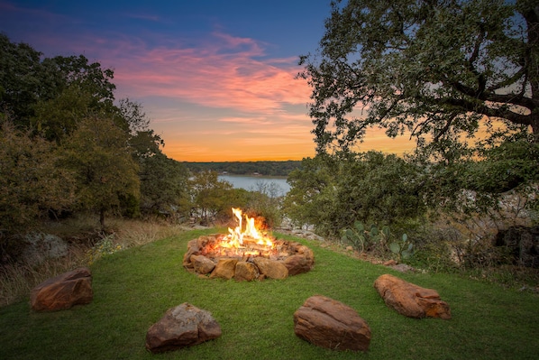 Lots of Lake Palo Pinto views and a comfortable place to get together.