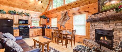 Your Dream Vacation Starts Here - A bright, modern log cabin in a serene wooded setting overlooking a lake, Cabin of Dreams is ideal for escaping the everyday while remaining within minutes of local attractions.