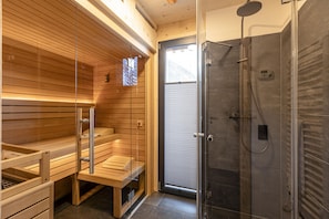 Beispielbild - Chalet mit 4 Schlafzimmern mit Kamin, Sauna und Badewanne m.W.
