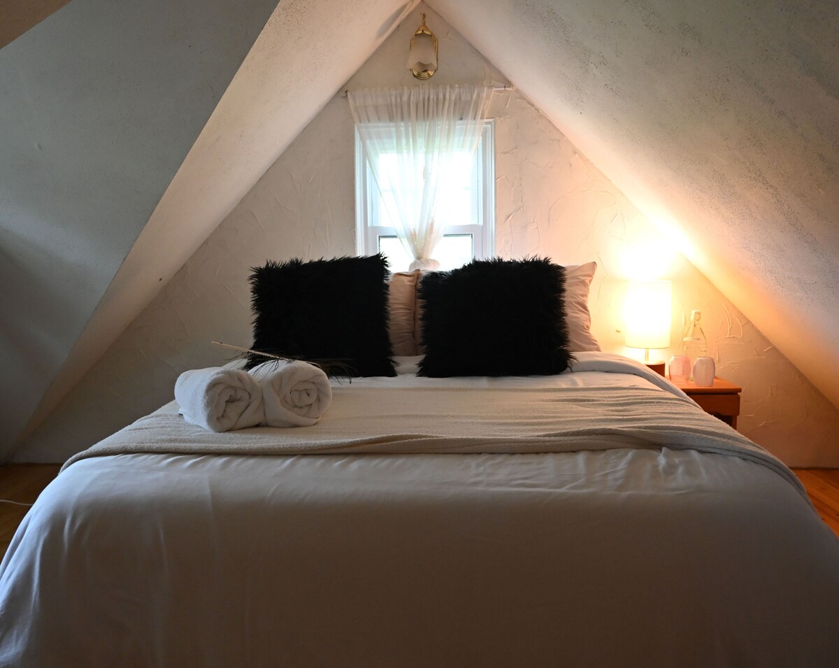 Scottland Yard Farm’s Adorable Wee Hobbit House