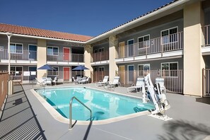 Enjoy sunbathing by the pool
