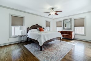 King bed in the master. 43" Smart TV