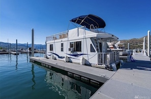 Stationary 1 bed, 1 bath houseboat; boat slip next door is available to rent