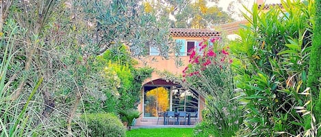 Façade maison côté jardin