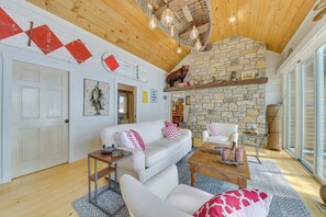 Living Room | King Bed | Wood-Burning Fireplace | Smart TV | Lake Views