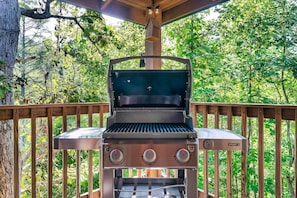 New Weber 3 burner grill - have you ever tried grilled peaches? Delicious!