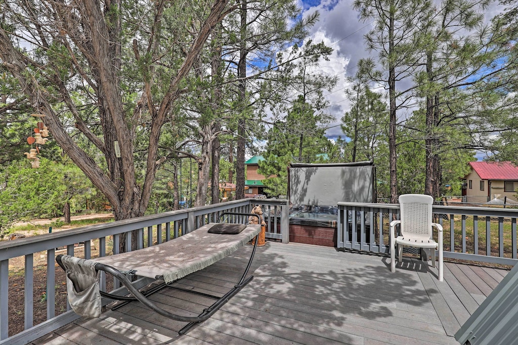 Overgaard Cabin w/ Hot Tub, Fire Pit & Deck!