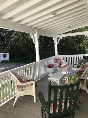 Relaxing porch 