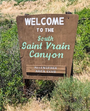 Welcome sign on your way through the canyon