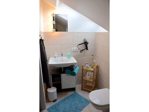 Ferienzimmer Wels-Bude mit Dusche/WC