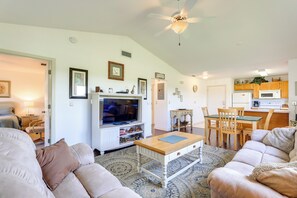 Living Room | Smart TV | Free WiFi
