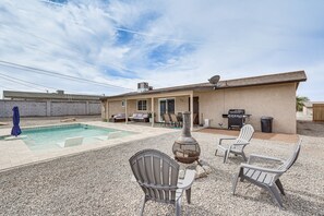 Property Exterior | Fenced-in Yard | Covered Patio | Fire Pit