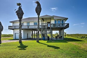 Home Exterior | 1,860 Sq Ft | Nearby Lake Conroe