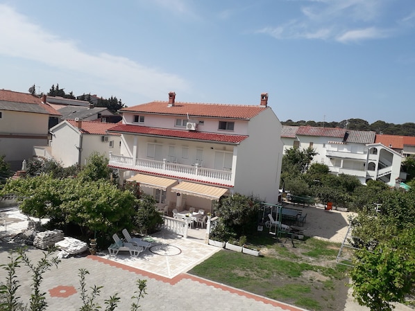 house with 2 apartments