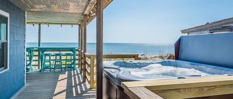 Deja Blue - OCEANFRONT / Hot Tub Open Year Round!