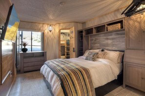Queen Bedroom with TV and Bunk Nook