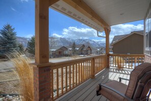 Views of the Hermosa Cliffs from the front deck