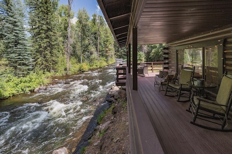 Covered deck right on the Florida River