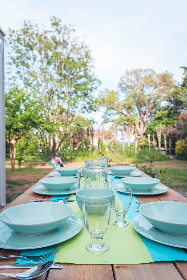 Outdoor dining