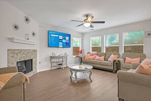 Living Room (2)