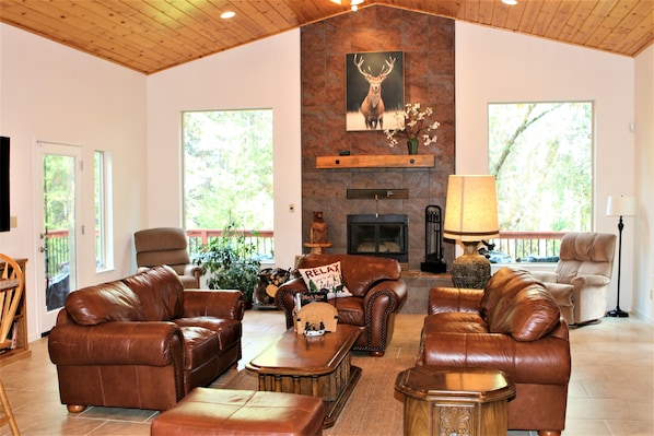 Large main gathering area lots of comfy seating