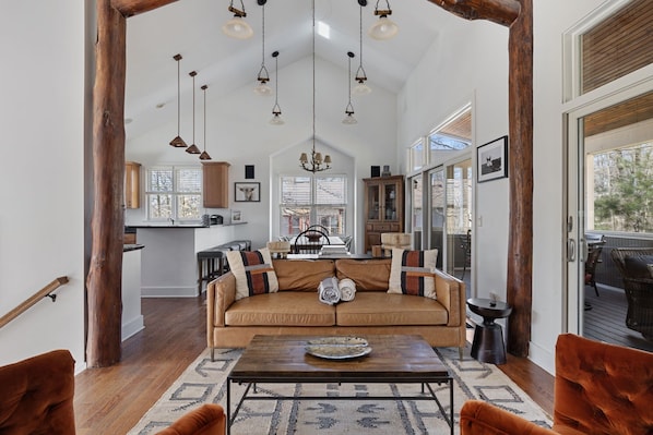 Gorgeous, soaring ceilings with wood beams define Wild Horse Run’s living areas.