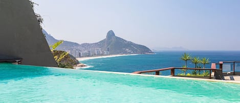 Vista de la pile,Vista marítima,Piscina