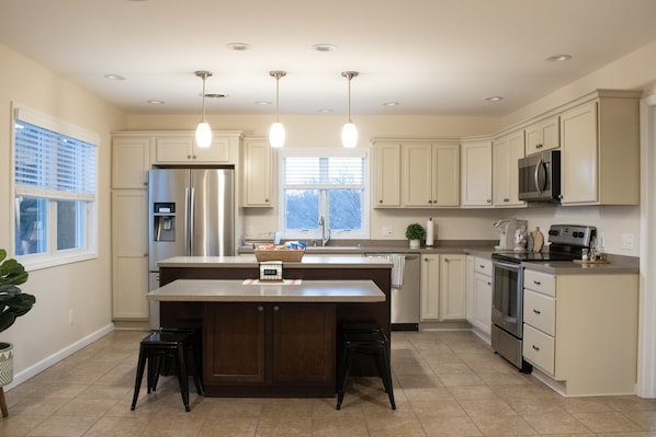 Spacious kitchen | fully stocked