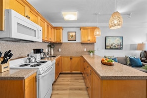 Maui Kai 903 kitchen 1