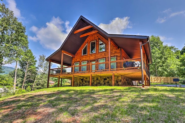 Servierville Vacation Rental | 2BR | 2.5BA | 1,408 Sq Ft | Stairs Required