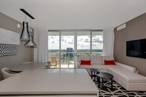 Beautiful WaterViewCondo at Hyde Beach House3104 (2)